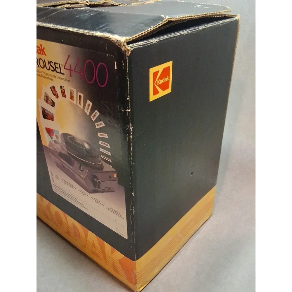 Kodak Carousel 4400 Slide Projector With Boxes, Remote, Ex Bulb, Manual. Nice